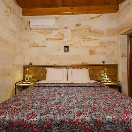Sara Cave Cappadocia גורמה