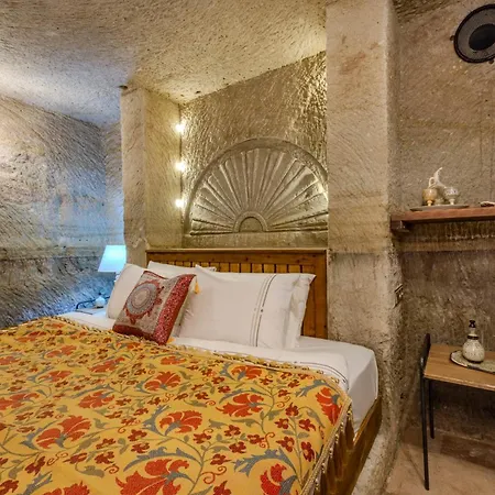 Sara Cave Cappadocia גורמה