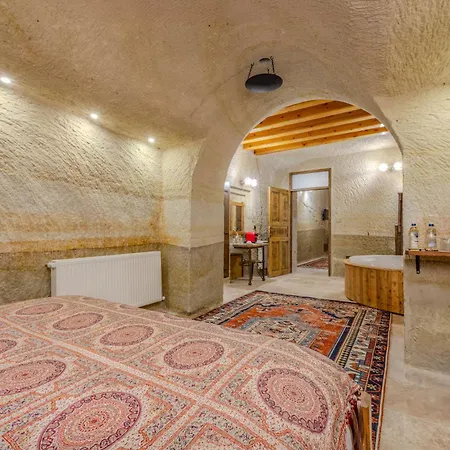 Sara Cave Cappadocia גורמה